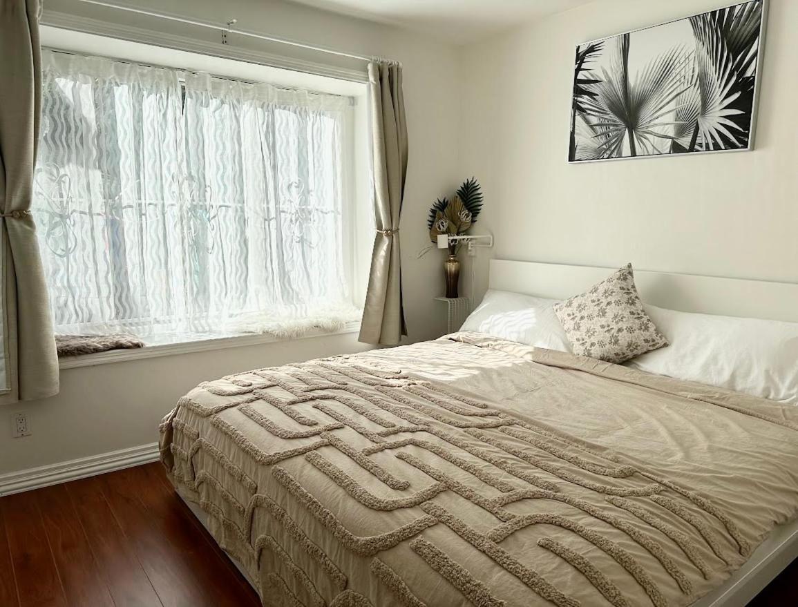 Séjour chez l'habitant 2br 1ba Guest With King Bed - Free Parking - Renfrew Station - Location Vancouver