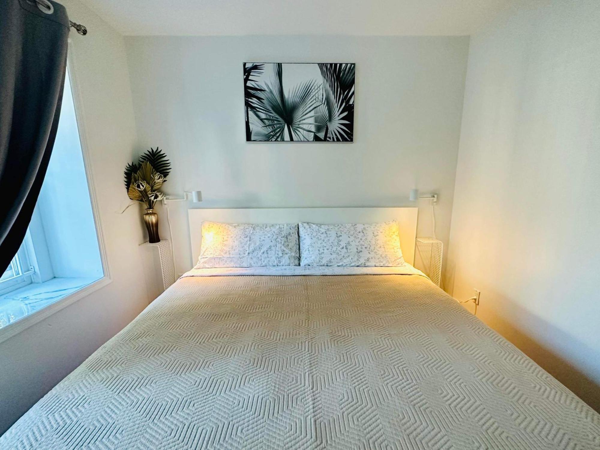 Séjour chez l'habitant 2br 1ba Guest With King Bed - Free Parking - Renfrew Station - Location
